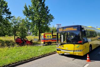 Zderzenie autobusu i osobówki na ul. Mikołowskiej w Katowicach