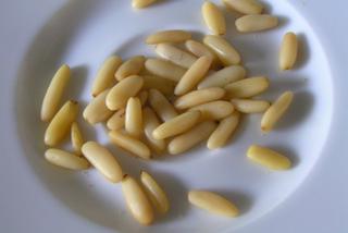 Orzeszki piniowe (piniole) - właściwości i wartości odżywcze
