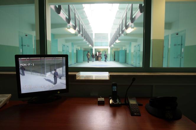 W WIĘZIENIU GROZI MU ŚMIERĆ.