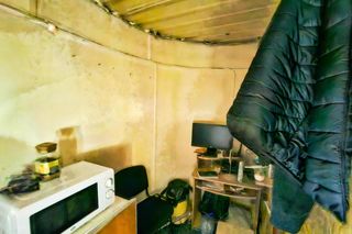 Rozbiórka nielegalnej budki przy ul. Bitwy Warszawskiej 1920 r. w Warszawie