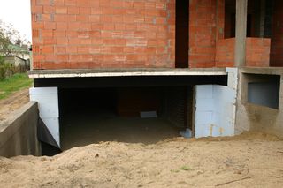 Piwnica i fundamenty domu bez błędów. Poznaj 13 etapów budowy piwnicy