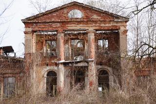 Ruiny dworu w Lewickich pod Białymstokiem