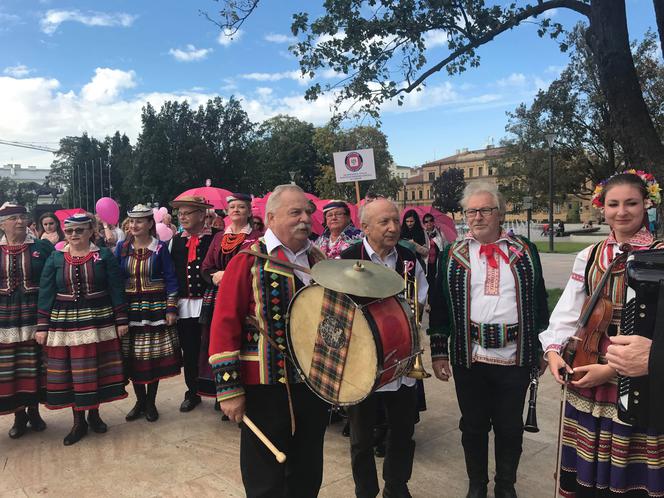 Ulicami Lublina przeszedł Marsz Różowej Wstążki