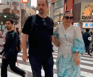 Anna Mucha w obłędnej kiecce migdali się z ukochanym na środku zatłoczonej ulicy! Co za sceny!