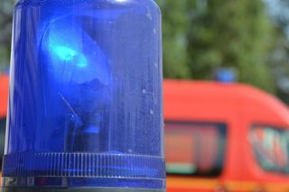 Kurier został bohaterem. Wyciągnął 21-letnią kobietę z płonącego samochodu!