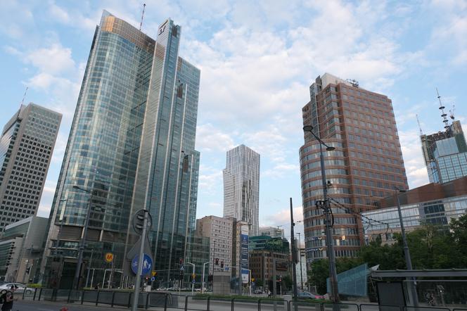 Zburzą wieżowiec w centrum Warszawy