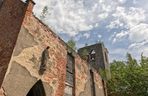 Porzucony kościół Salvatora na Dolnym Śląsku. Tajemnicza ruina w centrum miasta 