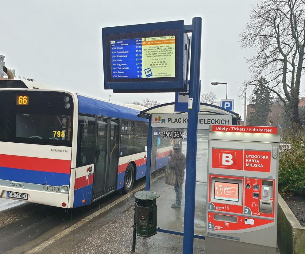 Wszystkich Świętych 2025 w Bydgoszczy. Darmowa komunikacja miejska i zmiany w organizacji ruchu przy cmentarzach