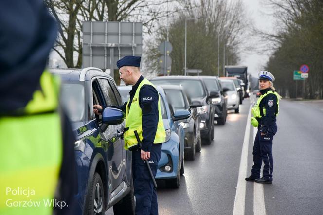 Policyjne kontrole trzeźwości. Wśród zatrzymanych kobieta wioząca dziecko