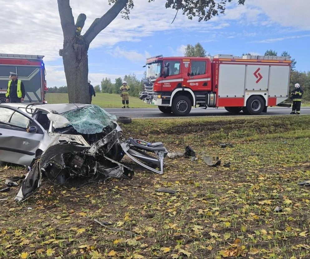 Poważny wypadek pod Kozienicami. Z maski nic nie zostało. Kierowca miał dwa promile