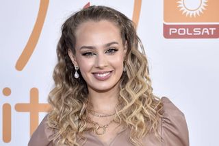 Wiktoria Gąsiewska opalała się nago. Zrobili jej zdjęcia, zobaczcie ją bez makijażu i retuszu! [FOTO]