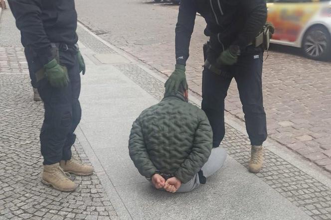 Włamywacze w rękach policjantów 