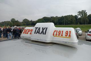 Tak wyglądał protest taksówkarzy w Warszawie. Boją się o swoje wypłaty!