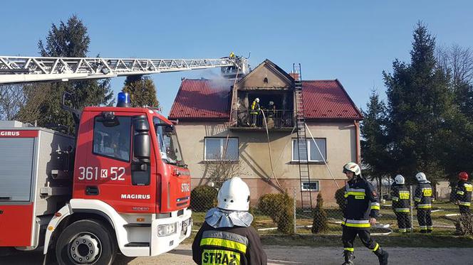 ZWŁOKI znalezione na poddaszu! TRAGICZNY pożar w Łęgu Tarnowskim!