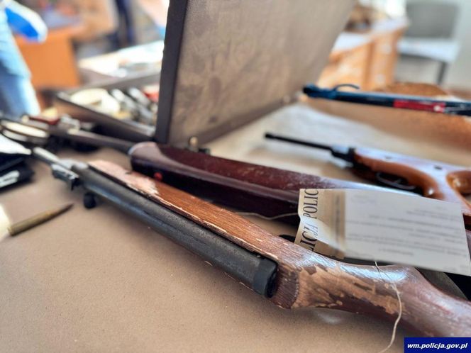 Strzelał do policjantów! Na widok radiowozu próbował uciec do lasu