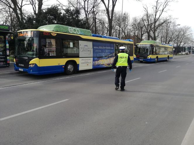 Tarnowscy policjanci kontrolują miejskie autobusy. Nie chodzi o sprawdzanie biletów! 