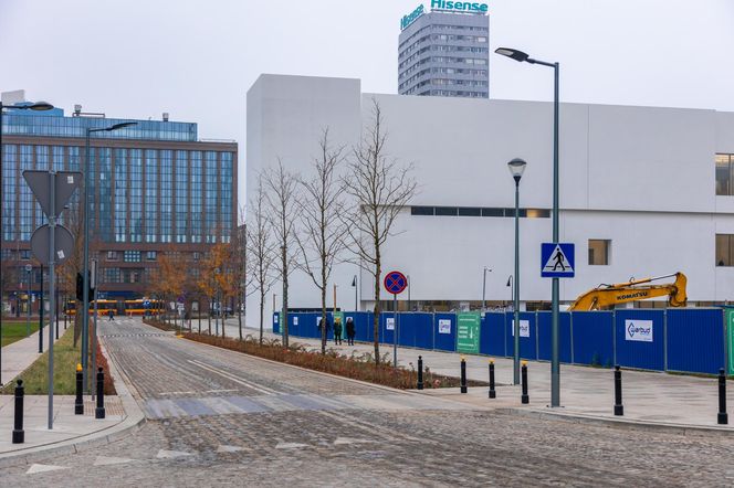 Trwa przebudowa części dawnego Placu Defilad w plac Centralny