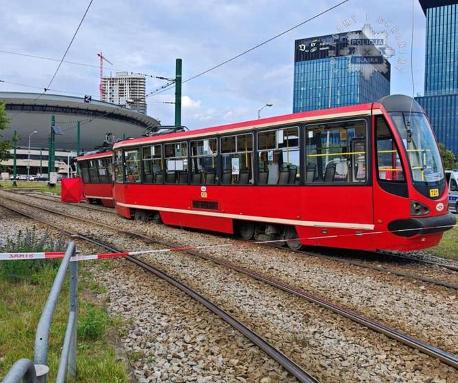 Wypadek w Katowicach. Wykoleił się tramwaj. Jest wielu rannych [ZDJĘCIA]