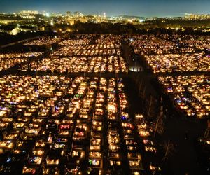1 listopada na Cmentarzu Łostowickim w Gdańsku. Tak wygląda w dniu Wszystkich Świętych