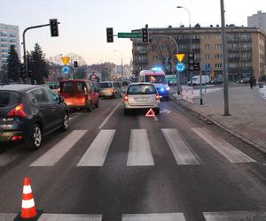 Potrącenie pieszego na oznakowanym przejściu w centrum Tarnowa