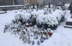 Groby zmarłych nastolatków w Nowej Białej