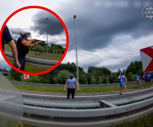 Katowiccy policjanci zapobiegli ustawce kibiców. Niebiescy zablokowali przejazd dwóch autokarów. Padł strzał