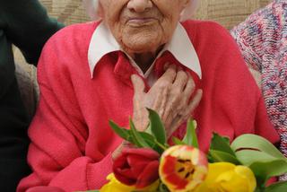 Dzień zaczyna od koniaku