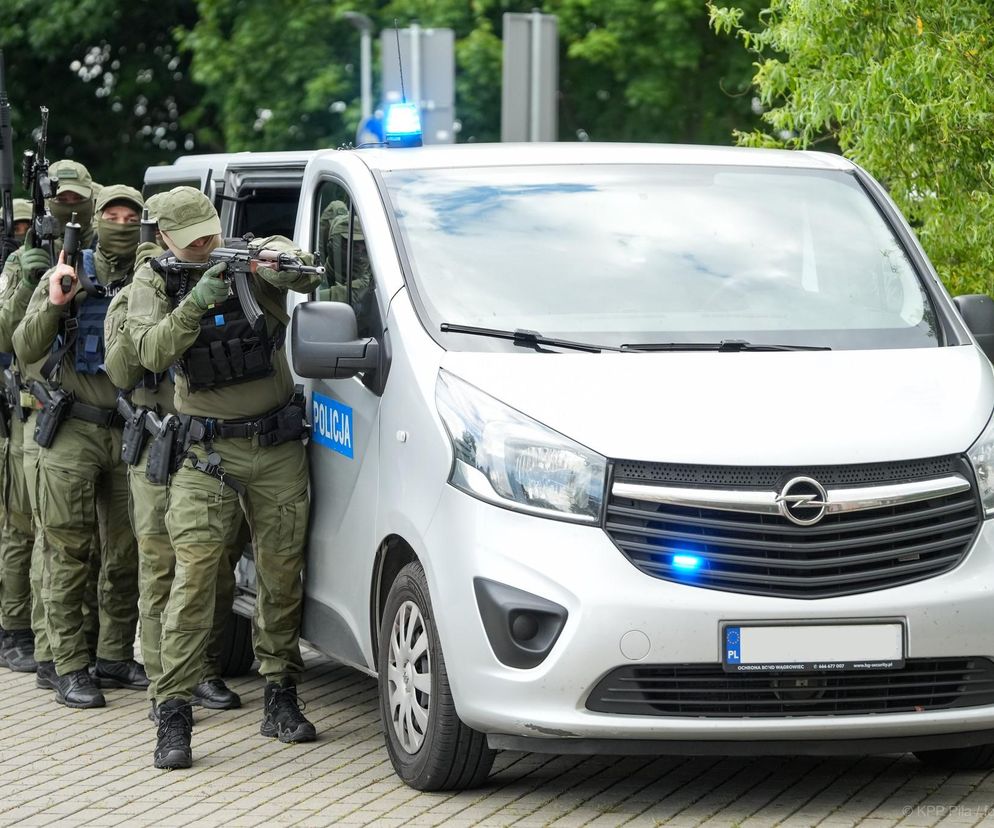 Strzały w podstawówce?! Spokojnie, to tylko ćwiczenia pilskiej policji
