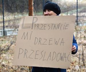 Protest mieszkańców przeciwko wycince drzew na Bukowej Górze