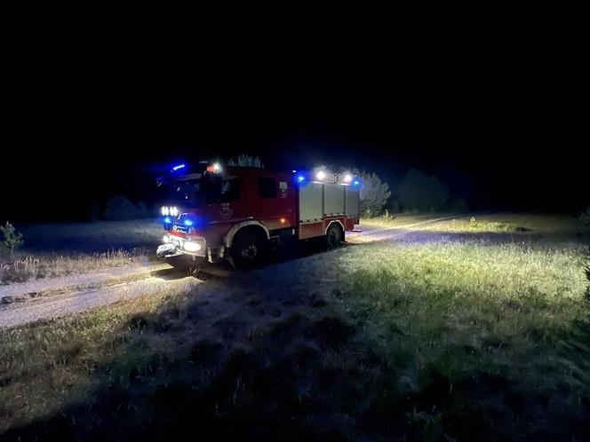 Tajemniczy obiekt spadł na poligonie pod Szczytnem? Nocna akcja policji i strażaków