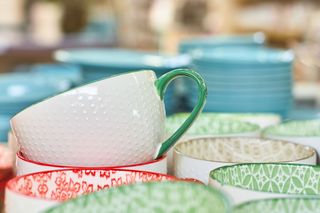 Farba do porcelany: co wybrać? Malowanie porcelany w praktyce