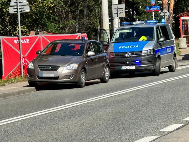 Jechał rowerem, nagle upadł na chodnik. Jego życia nie udało się uratować