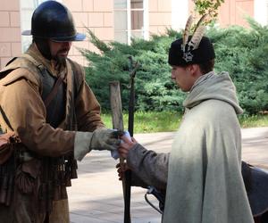 Salwy armatnie w centrum Lublina. Tak wyglądała inscenizacja historyczna na pl. Litewskim