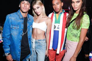 Neymar szalał w nocnym klubie w otoczeniu pięknych modelek!