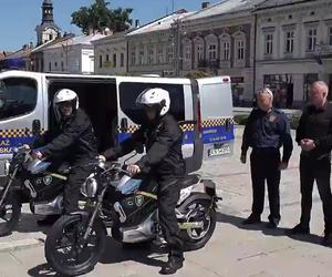 Nowy samochód i dwa motocykle trafiły do Straży Miejskiej w Nowym Sączu