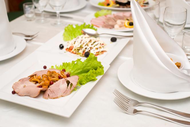 Zastawa stołowa: jak prawidłowo dobierać półmiski i talerze?