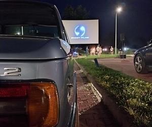 Pierwsze kino samochodowe nad zalewem w Brodach. Był popcorn i duża frekwencja