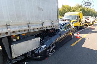 Wypadek na A4 w stronę Krakowa. Zderzyły się cztery pojazdy. Droga jest częściowo zablokowana