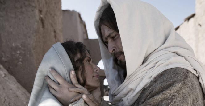 Biblia odcinek 4. Jezus (Diogo Morgado), Maryja (Roma Downey)