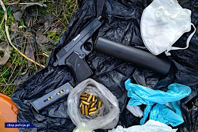 Pistolety, amunicja, kilogramy narkotyków. Uzbrojeni bandyci w rękach służb