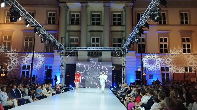 RADOM FASHION SHOW