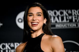 Dua Lipa zaręczyła się w Boże Narodzenie. Kim jest wybranek jej serca?