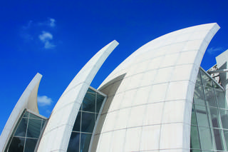 Fasady z betonu, szkła i plastiku