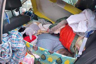 Ukraińcy uciekają przed poborem w damskich ubraniach i w pudełkach po zabawkach