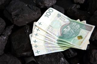 Ile węgla można kupić za 2000 zł od gminy? Limit sprzedaży węgla przez samorządy w 2022 i 2023 roku