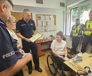 Grudziądz. Policjantka przez rok była w śpiączce, a teraz odwiedziła kolegów. Wzruszające spotkanie