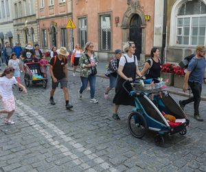 Uczestnicy 45. Warszawskiej Akademickiej Pieszej Pielgrzymki Metropolitalnej na Jasną Górę