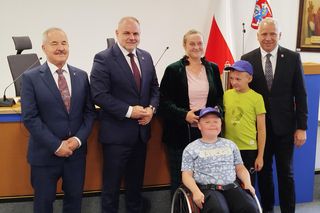 Rodzina Tymka Kalaty wymieniła się prezentami z prezydentem i radnymi