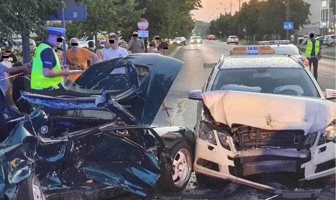 W wypadku na ul. Warszawskiej jedna osoba zginęła na miejscu. Łącznie pięć zostało przetransportowanych do szpitala