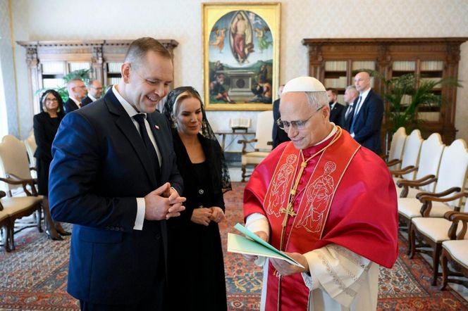 Prezydent Karol Nawrocki wraz z małżonką Martą i dwójką dzieci przybyli w piątek, 5 września do Watykanu, gdzie zostali przyjęci na audiencji przez papieża Leona XIV